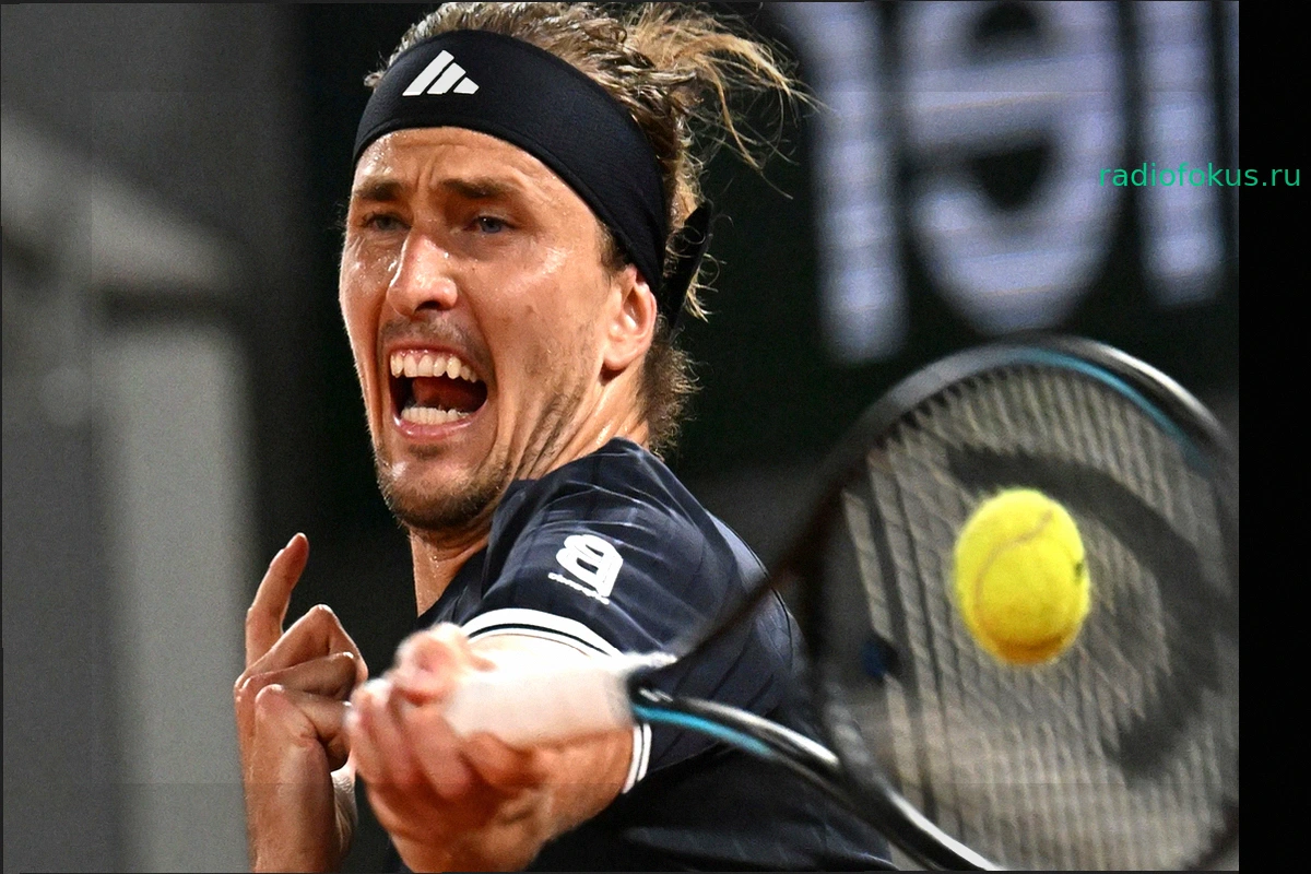 Теннис в Париже: Зверев выходит в 1/8 финала French Open