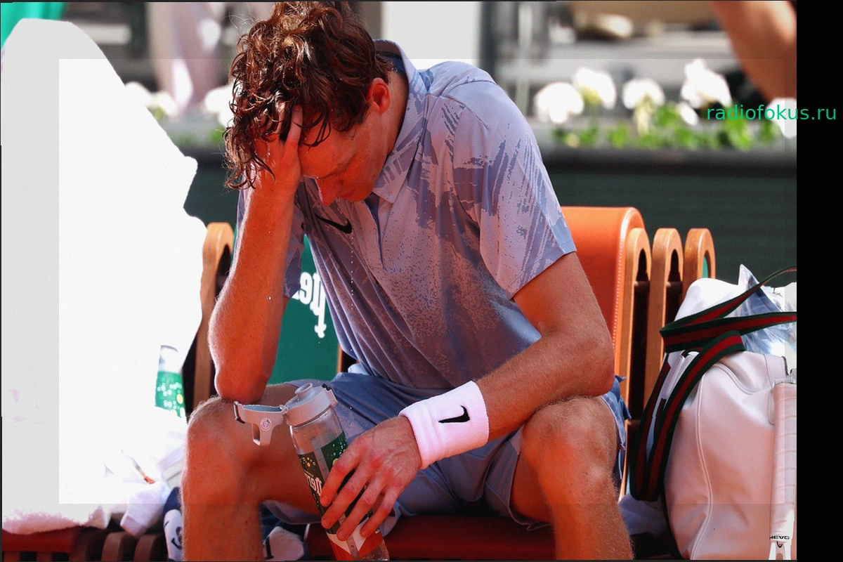 Драма фаворита: Янник Синнер сенсационно выбыл с French Open